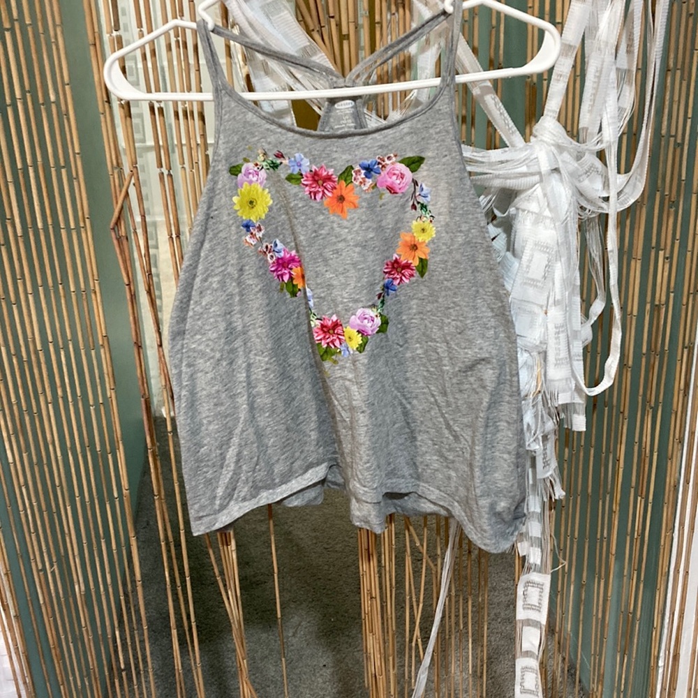 Old navy gray flower tank top used 1 time flower heart 10-12